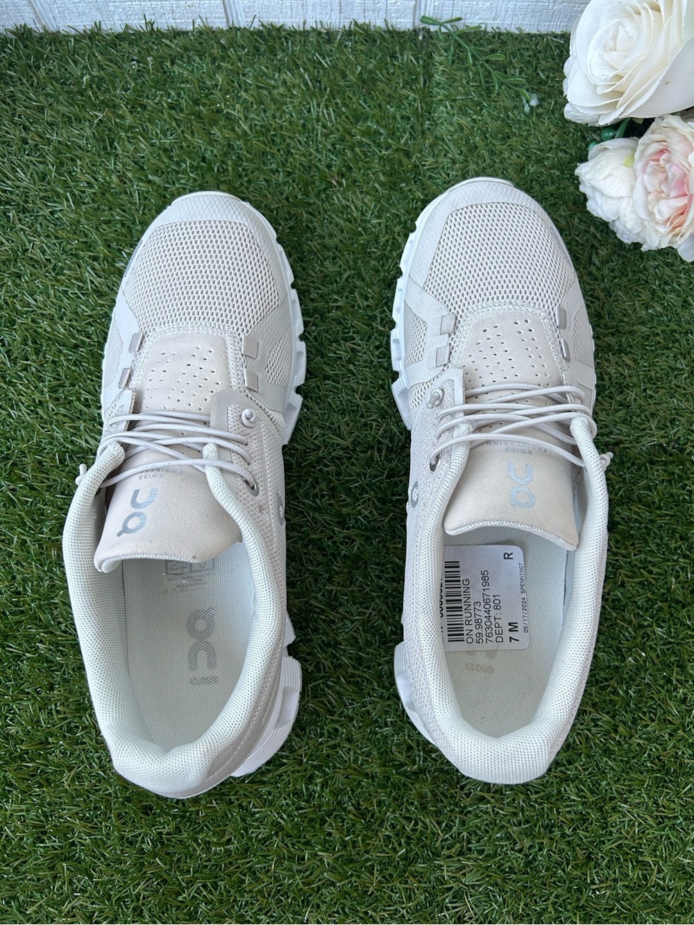 On Cloud 5 Trainers Color: Pearl / White women 7 new - Picture 12 of 16